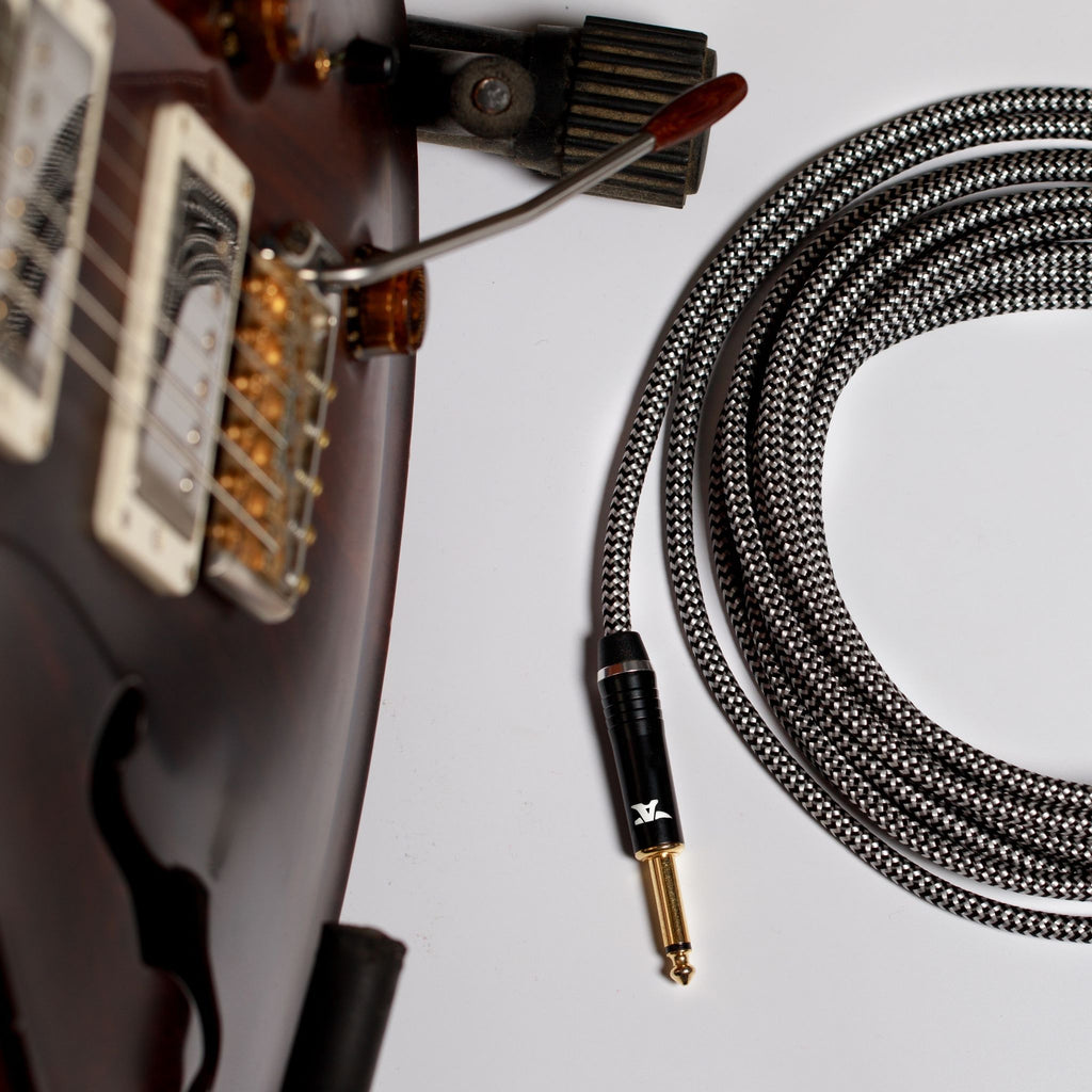 Amboz White Dragon Electric Guitar Cable Straight Lifestyle